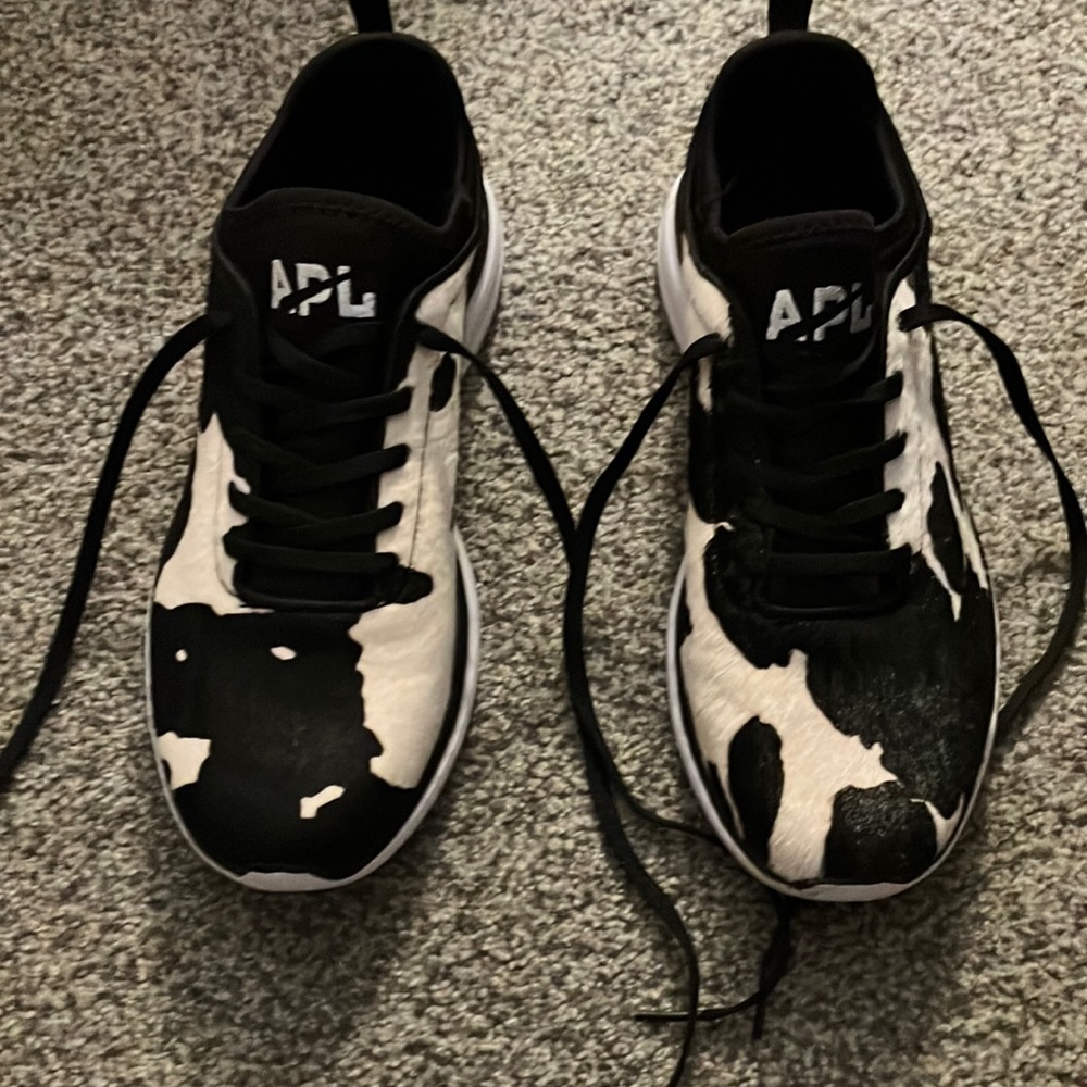 Iconic Phantom Black / White / Cow Running Shoes